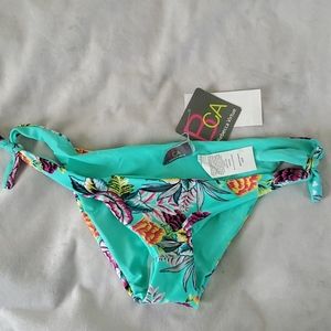 Reversible swim bottom flowers